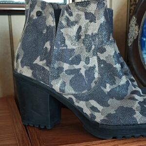 Marc Jacobs Gray Camouflage Ankle Boots
